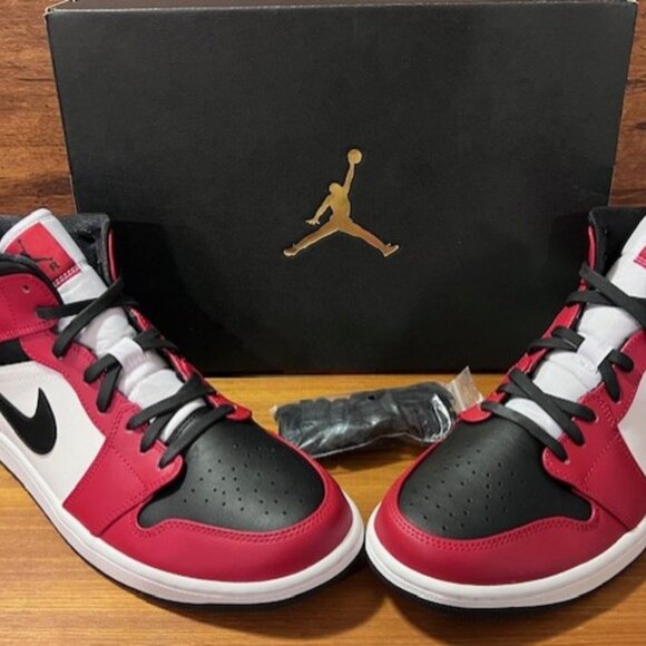 Nike Air Jordan 1 Mid 554724-069  NWT main image 7